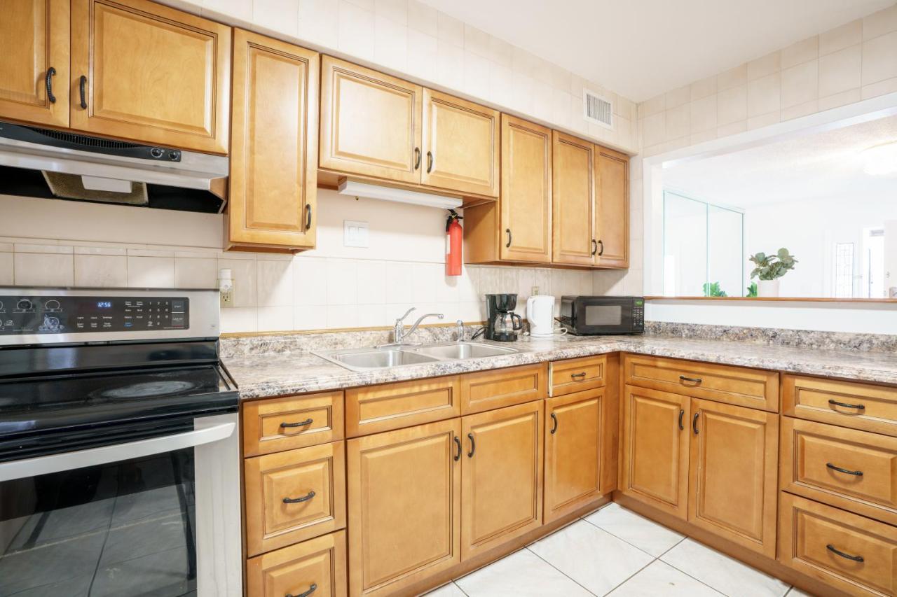 Modern 3-Bedroom In The Heart Of Wynwood Art District 마이애미 외부 사진